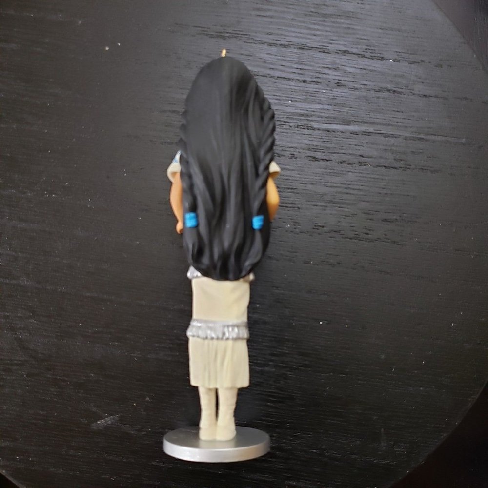 Hallmark Native American Barbie Dolls of the World - Picture 5 of 6